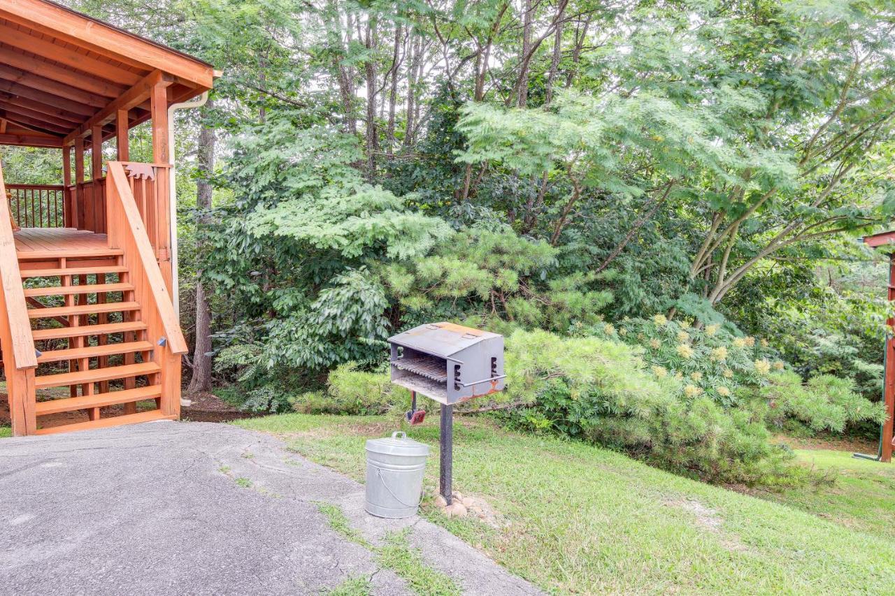 Sevierville Cabin With Wraparound Deck And Lake Access Экстерьер фото